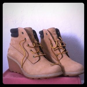 Timberland Beige army style heels